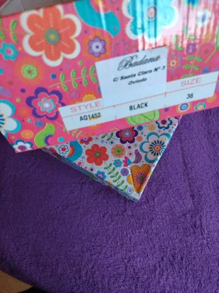 Sandalias negras con tacón