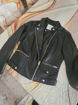 Cazadora polipiel negra niña