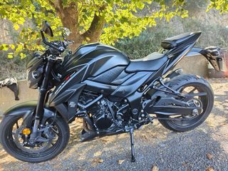 Suzuki GSX-S 750 Negra