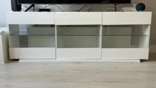 Mueble de salón blanco