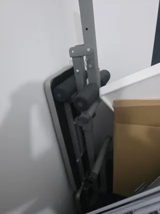 Pesas y discos de gimnasio.  Escucho ofertas