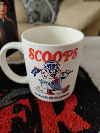 Lote de productos oficiales de Stranger Things.