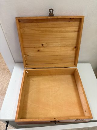 Caja de madera decorativa