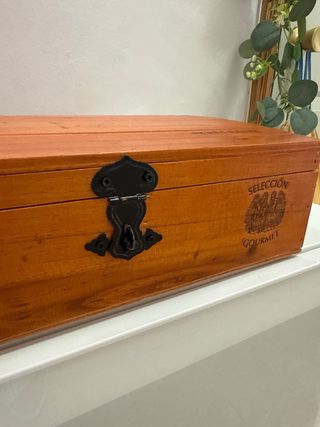 Caja de madera decorativa