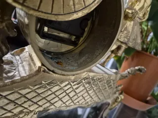 Reloj de sobremesa dorado antiguo