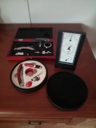 2 Set Accesorios Vino y estación meteorológica.