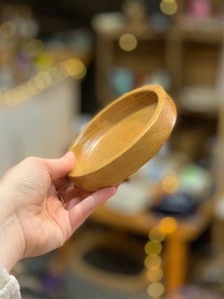 Plato artesanal de madera de roble