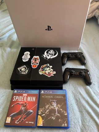 PS4 (PlayStation 4) Negra + 2 Mandos y Juegos