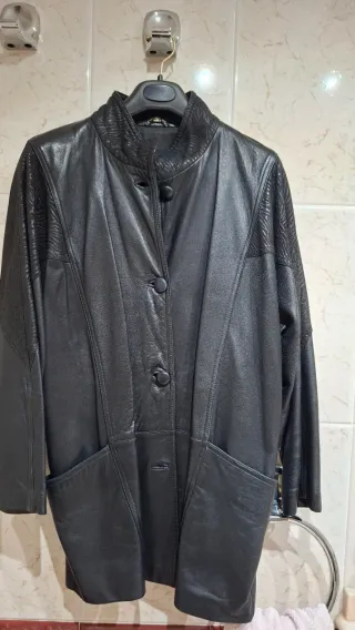 Chaqueta 3/4 de piel negra amplia, valida T 40/42