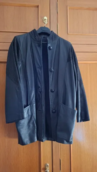 Chaqueta 3/4 de piel negra amplia, valida T 40/42