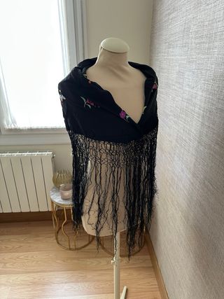 Manton de Manila bordado a mano