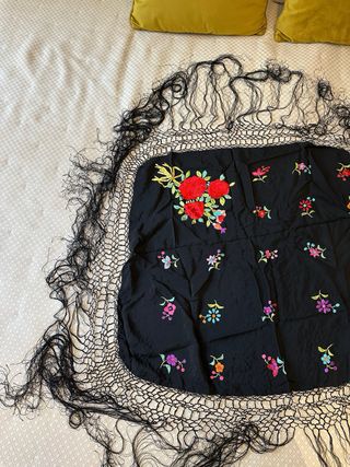 Manton de Manila bordado a mano