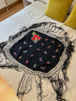 Manton de Manila bordado a mano