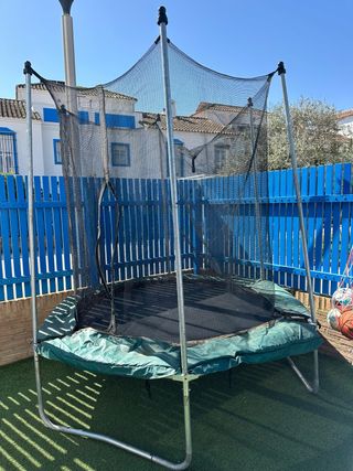 Cama elástica con red de seguridad