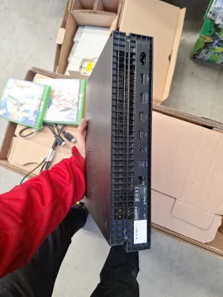 Xbox One X Nero + Giochi