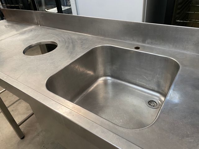 Fregadero industrial con aro de desbroce