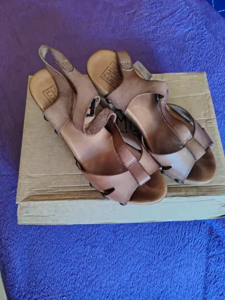 Sandalias tacón Emma Go marrones