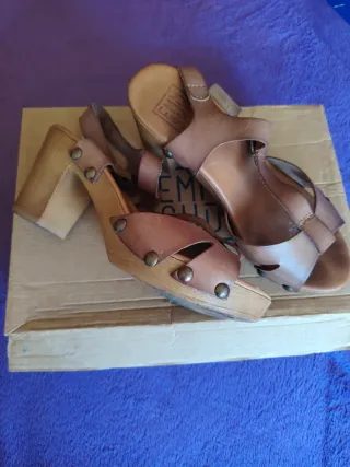 Sandalias tacón Emma Go marrones