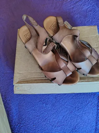 Sandalias tacón Emma Go marrones