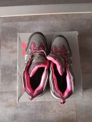 Botas de montaña mujer grises y rosas