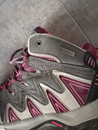 Botas de montaña mujer grises y rosas