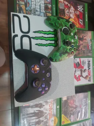 Xbox One S con 7 juegos y 2 mandos