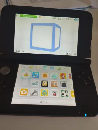 Nintendo 3DS roja y negro