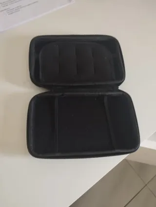 Nintendo 3DS roja y negro