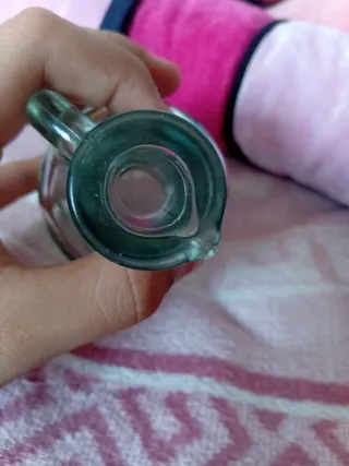 Jarra de cristal con asa y corcho