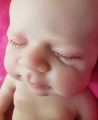 Bambola neonata Reborn e lettino