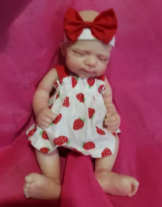 Bambola neonata Reborn e lettino