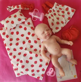 Bambola neonata Reborn e lettino
