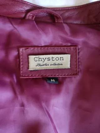 Cazadora de cuero burdeos