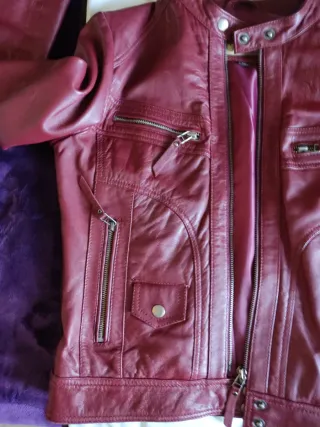 Cazadora de cuero burdeos