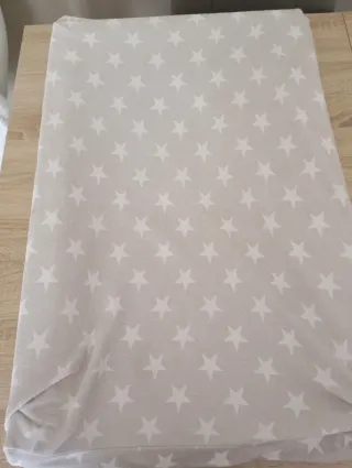 Cambiador de bebé con estrellas