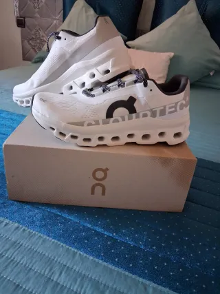 Zapatillas On Running Blancas y Grises