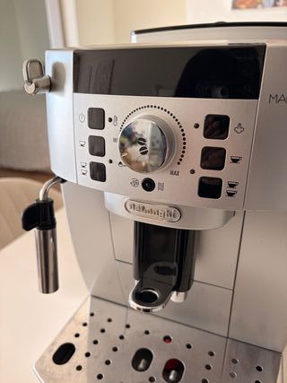 DeLonghi Magnifica S + Espumador + Descalcificador