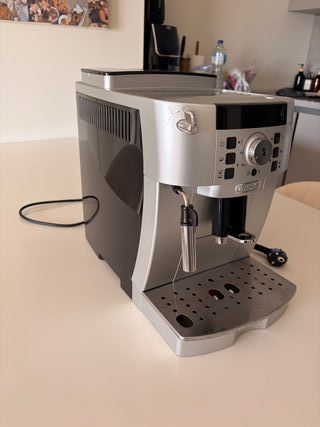 DeLonghi Magnifica S + Espumador + Descalcificador