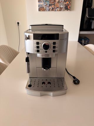 DeLonghi Magnifica S + Espumador + Descalcificador