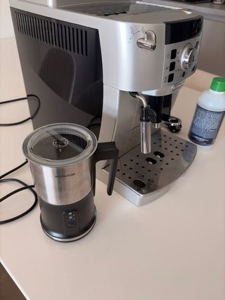 DeLonghi Magnifica S + Espumador + Descalcificador