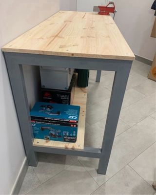 MESA DE TRABAJO DE ACERO Y TABLERO DE PINO.