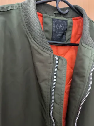 Chaqueta bomber verde oliva