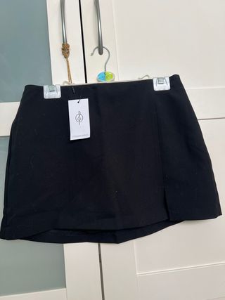 Mini falda (pantalón interior) negra Stradivarius