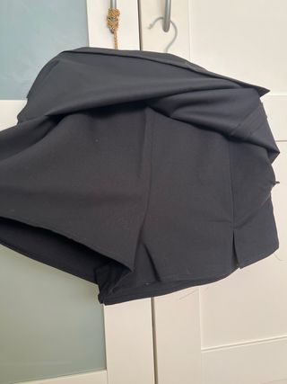 Mini falda (pantalón interior) negra Stradivarius