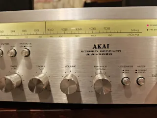 Akai AA-1020 Receptor Estéreo Plata