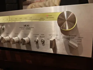 Akai AA-1020 Receptor Estéreo Plata