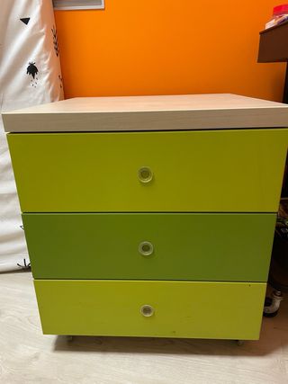 Mueble Cajonera verde con ruedas