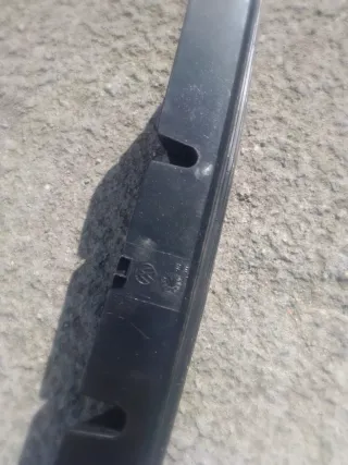 Rejilla Delantera VW 6N0 853 677 D