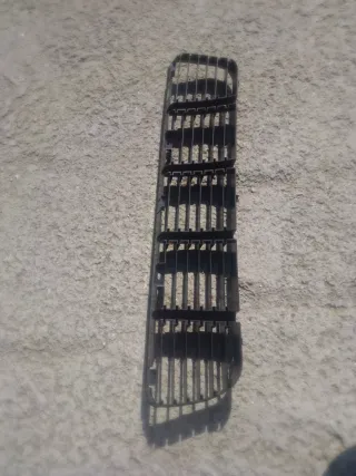 Rejilla Delantera VW 6N0 853 677 D