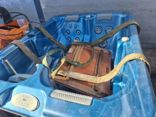 Jacuzzi azul en perfecto estado